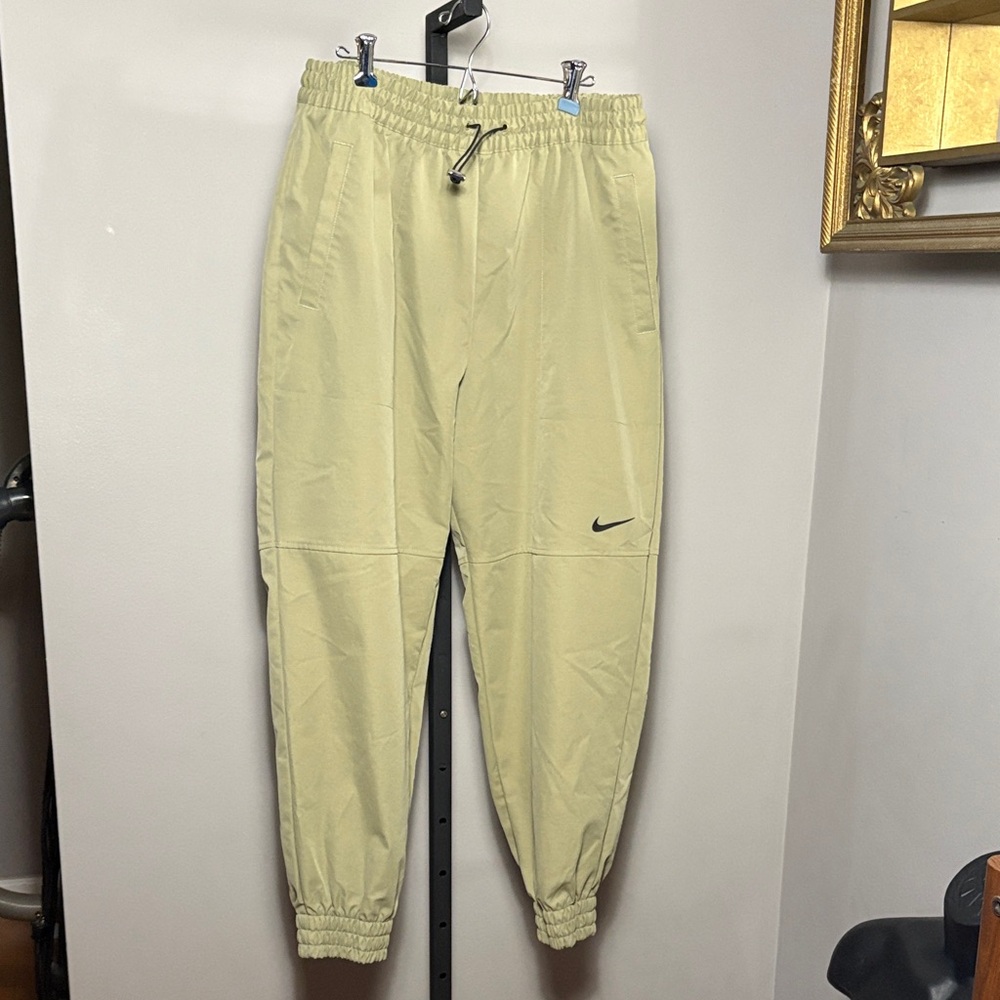 Nike XL Sportswear Swoosh Water Repellent Woven Pants